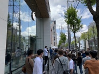 매장은 한산한데 대기줄이…재개장 애플 가로수길 가보니[현장+]