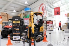 110원 벽돌·2700만원 소형 굴착기…없는게 없네