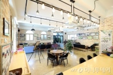박물관 지나 커피나무 자라는 카페있는 그곳