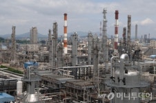 한신평, 정유 6개사 중 5개사 등급전망 하향