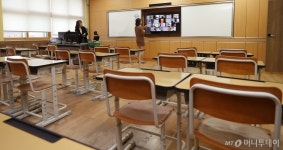 [사진]스승의날, 텅 빈 교실 속 온라인 수업