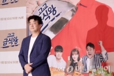 참 쉽쥬? 백종원이 교촌치킨 주목해야 하는 이유