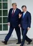 문재인-트럼프, G7 확대·코로나 극복 논의-백악관