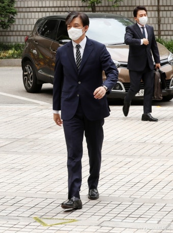 [사진]포토라인 선 조국 전 장관