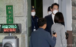 [사진]서울구치소 나서는 이재용