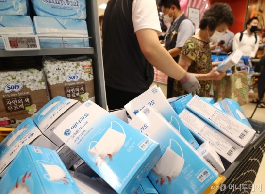 [사진]이마트, 비말 차단용 마스크 판매 | 포토뉴스