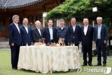 최저임금 25% 인상하자는 민노총…어려운 경기 감안 한노총