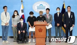 목욕탕서… 성추행에도 운동 더 못할까봐 말 못했다