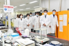 WSJ 바이오엔테크, 코로나19 백신 연말 사용 승인 준비