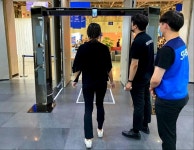 강남 아파트 출입문엔 에어샤워가 있다…위니케어 퓨어게이트