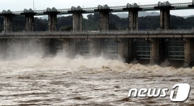 충주서 소방관 실종된 날…폭우 속 흙탕물 수상스키 논란