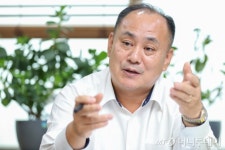 제2의 창업 각오로…아픈곳 싹 치료한 엘앤케이바이오