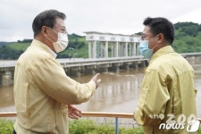 4대강 vs 태양광…물난리 책임공방, 文 대통령도 합류