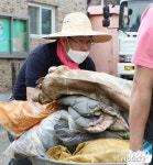 수해 현장서 네탓 공방한 정치권…與4대강 때문 vs 野태양광 때문