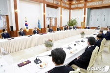 1460명 집단감염에도 대면예배 고집하는 교회