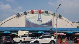인천종합어시장, 제수음식 구입 방문객 북적대자 상인들 반색