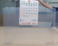 수능 때 코로나 가림막 설치…위가 뚫렸는데 뭔 소용 수험생 반발