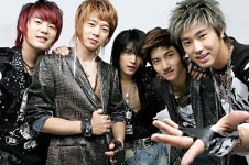 동방신기 첫 1위 트로피 팝니다…500만원에 올라온 중고매물