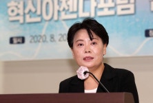 진인 조은산에 응답한 윤희숙 52시간제로 소득 줄 듯, 유감