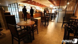 카페는 안되고 일반음식점은 된다…거리두기 차등 규제, 왜?