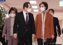 [사진]대화하는 정세균-유은혜