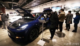 [사진]테슬라 신차 모델 Y에 쏠린 눈