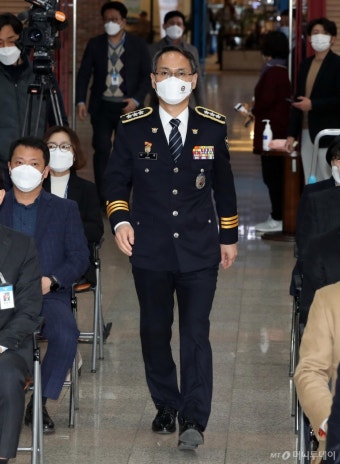 [사진]취임식 참석하는 남구준 초대 국가수사본부장