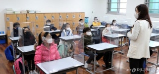 [사진]반가운 학생들