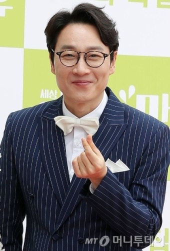 이휘재, 브레이브걸스 사인CD 논란에…