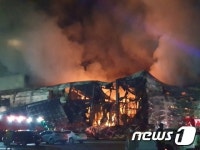 천안 과자공장 초코동에 불…완제품 태우고 10시간 만에 진화