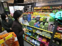 편의점 야간알바 나서는 박영선…경청·생활 유세 스타트