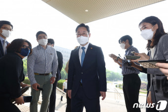 이성윤 기소는 억지? 법조계 