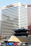 신한은행, 만 49세 이상 직원 희망퇴직 받는다