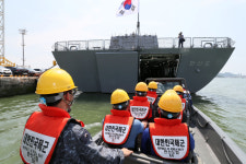 전남 섬 주민 접종하러 해군함정 한산도함 뜬다