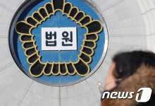 XX은행 불륜 총정리 조회수 폭발…동명이인 막을 틈도 없이 퍼졌다
