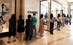 10원짜리 동전 80만개로 샤넬백 결제 진상고객, 샤넬백 못산다