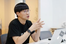 고개를 돌리면 소리가 다른 곳에서...집에서 공연장을 느낀다