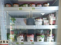 편의점 부자존 앞 서성이는 사람들…재난지원금 플렉스