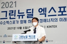 [사진]축사하는 이준신 회장