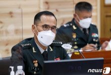 이등병도 지퍼형 장군전투화 신는다…병영식당엔 샐러드바