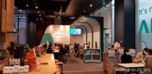 "카페에서 영화 보는 사람도"… 기내 체험에 매출 62% 급증