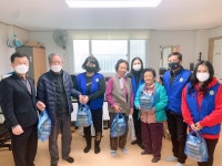 경로당에 마동석이 떴다?...지동바르게살기위원회 반찬 봉사 펼쳐