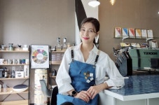 배우 김정화 사업가로 변신, 알리스타 케냐커피 매개로 이웃사랑 나누죠