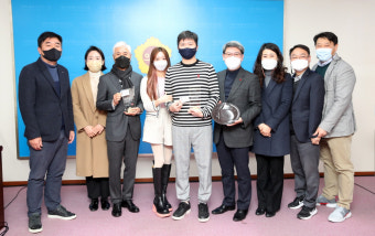 박경훈 대한축구협회 전무이사·유승민 IOC선수위원, 제주명예도민증 수여