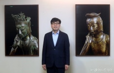 사유의 방, 첫눈에 반한 반가사유상 …시간은 잊고 그 미소만