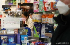 [사진]신규확진자 5만명 돌파, 자가검사키트 품귀