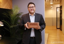 불볕 아래서 흙 나르고 별 보며 벽돌 반죽…동남아 환경악당 정복