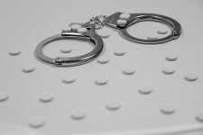 채팅앱서 만나 모텔서 마약 투약한 남녀, 길거리서 다투다 적발