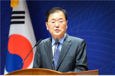 떠나는 정의용 한반도 평화 프로세스의 대안은 없다