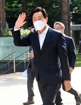 [사진]'4선' 오세훈 서울시장 시청 출근